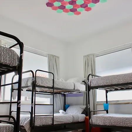 阿尔布费拉丰简旅馆 *